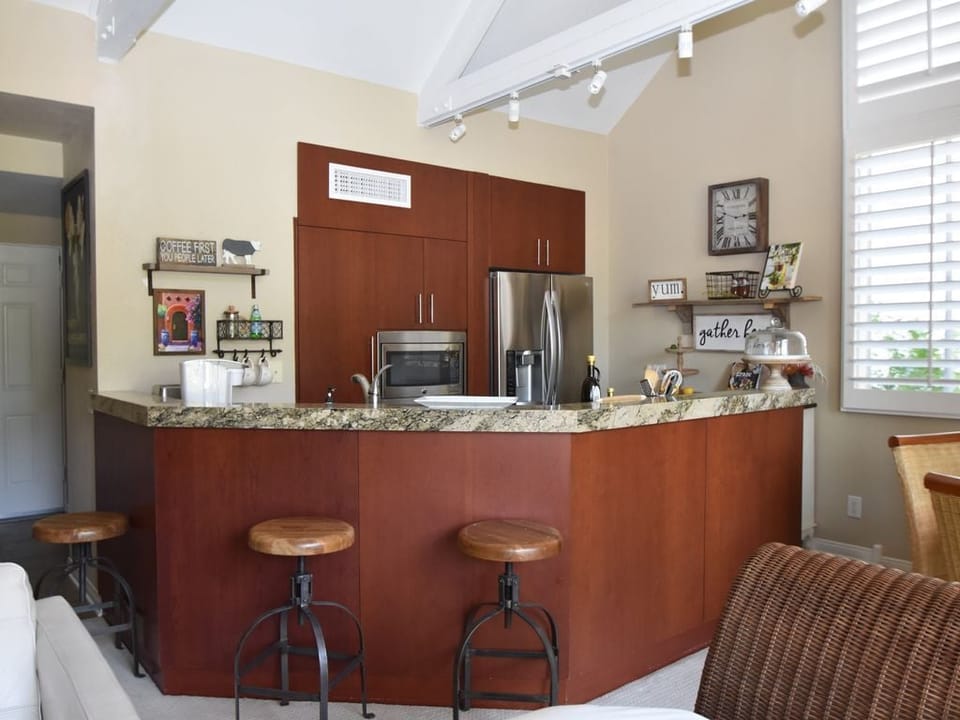 Kitchen bar