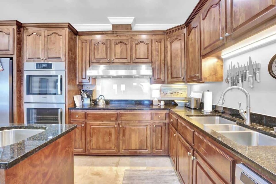 Open Spacious Kitchen 