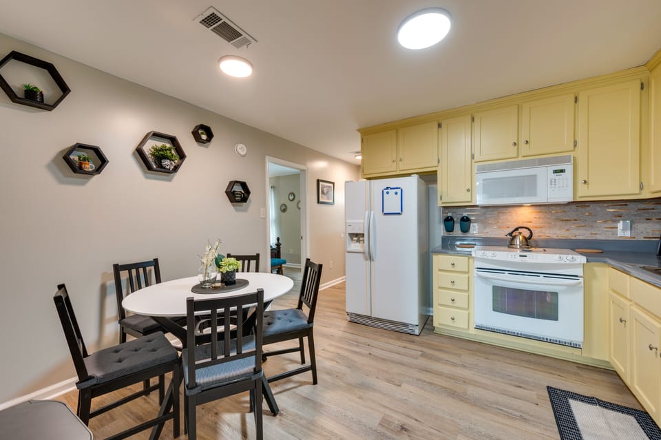 Dining Area | Dining Table | Dishware/Flatware