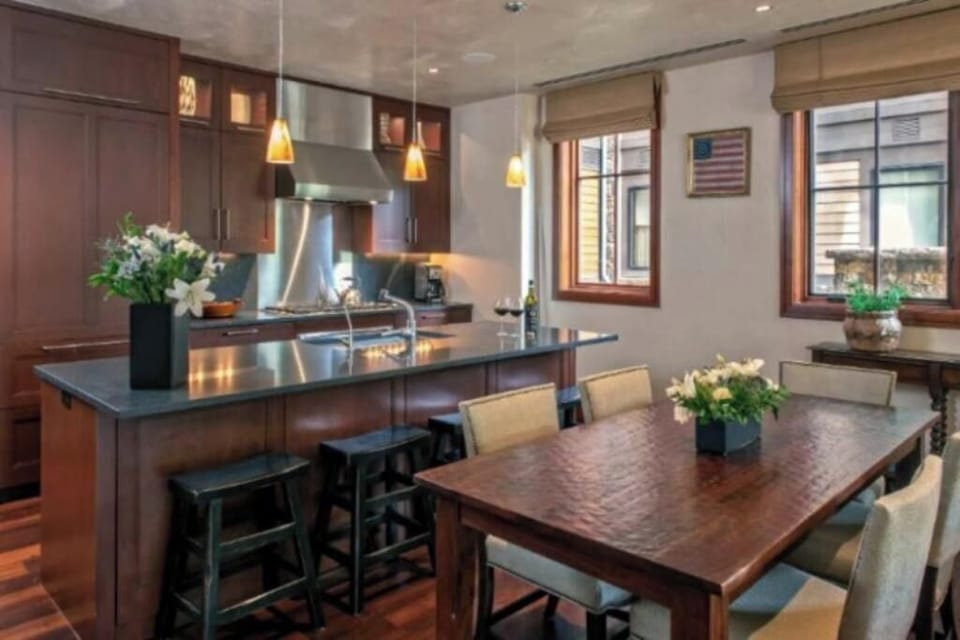 Solaris 3 Bedroom - Decor varies