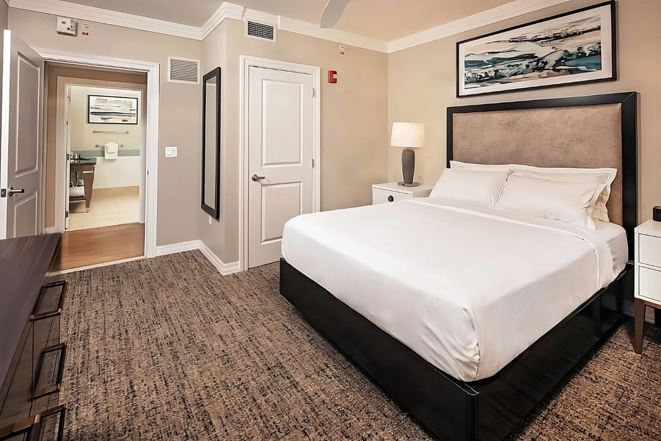 Unit with King and Queen size bed. Exact unit will be assigned upon arrival. Views, colors and decor may vary.