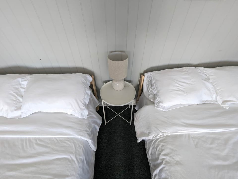 2 Double Beds