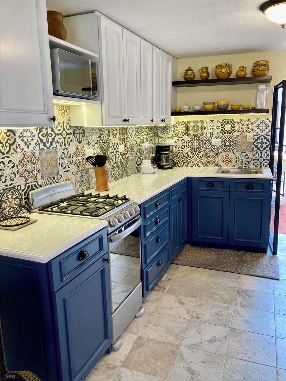 Newly renovated, fully equipped kitchen