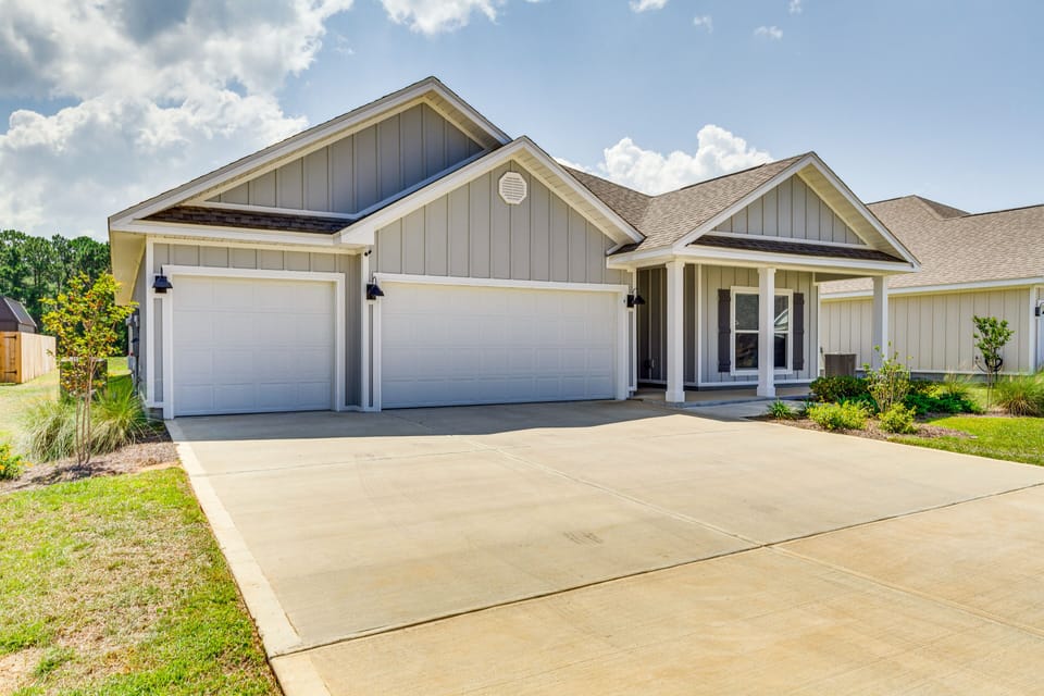 Parking | Driveway (4 Vehicles) | No Garage Access