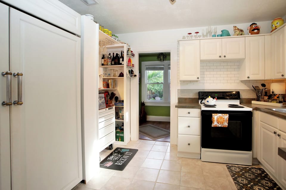kitchen and pathway to laundry and backyard.