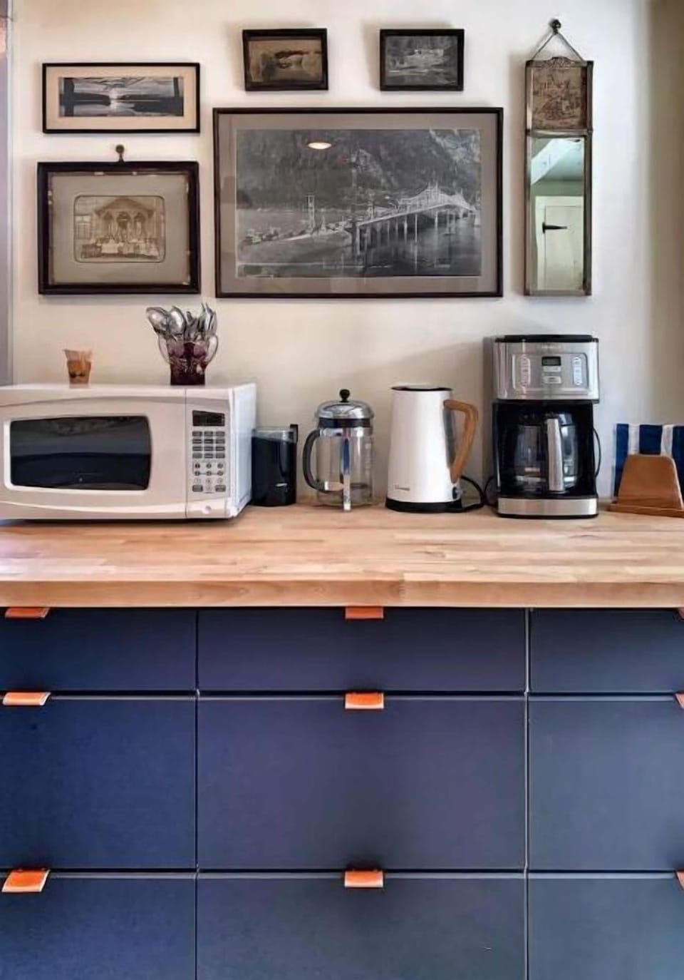 Full coffee bar and microwave.
