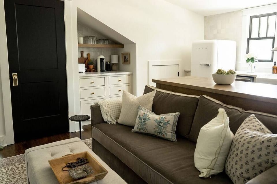 “Jon was extremely responsive and accommodating. We had a last minute hiccup and he kindly let us shift the day by a day. Place is lovely and was very well supplied. I would happily return again.” - Cynthia ’23