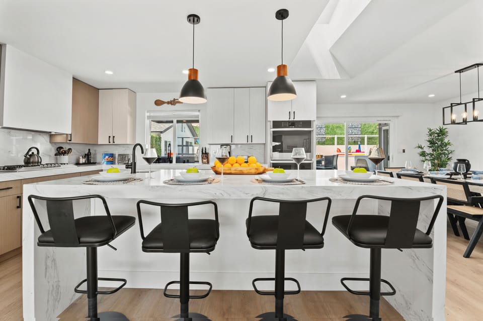 This gorgeous designer kitchen is ready for you to host memorable dinners!
