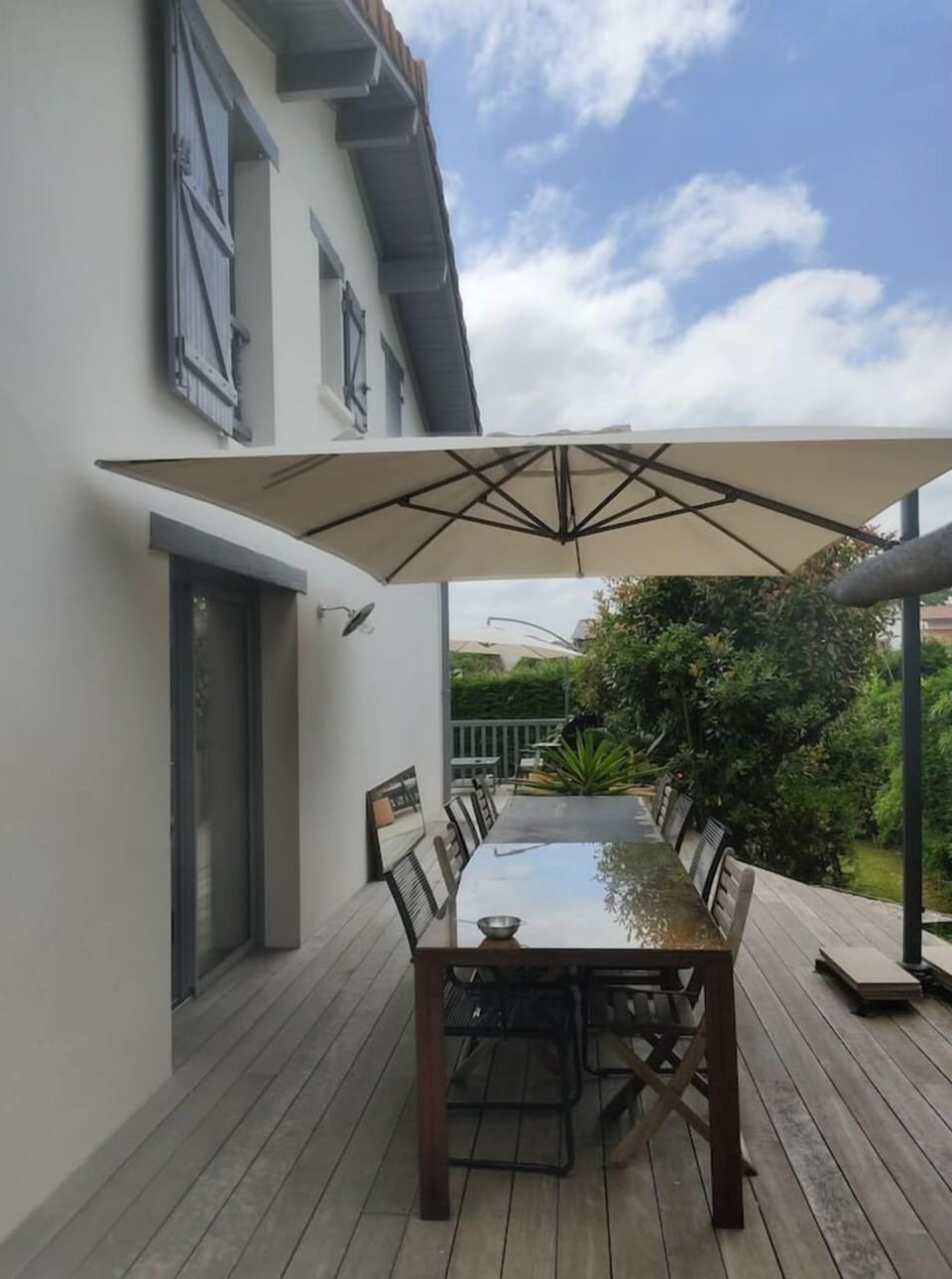 Outdoor dining