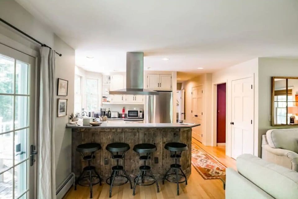 Breakfast bar seats 4