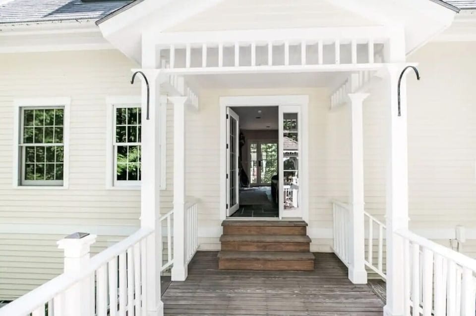 Walkway from hot tub to home