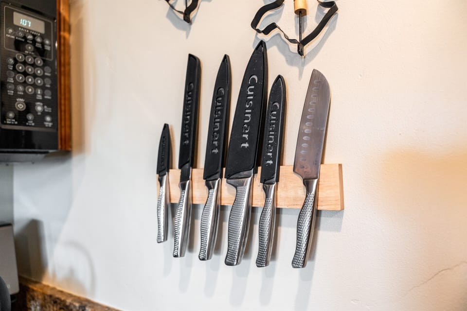 Magnetic Knives