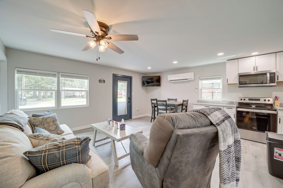 1st Living Room | Queen Sleeper Sofa | Free WiFi