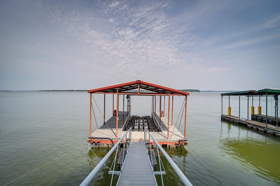 Grove Vacation Rental | 4BR | 2BA | Step-Free Access | 1,800 Sq Ft