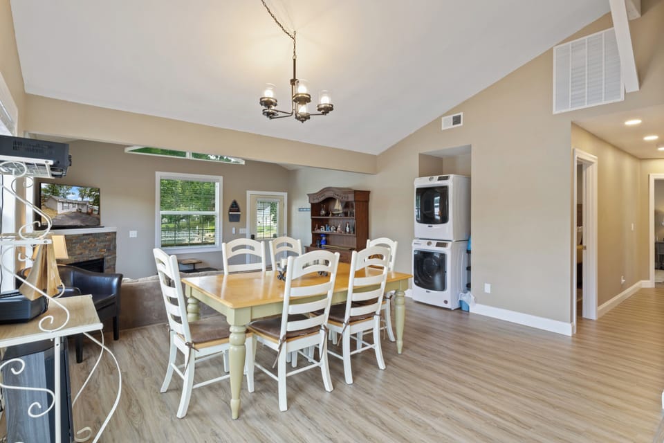 Dinning room between kitchen and living room.