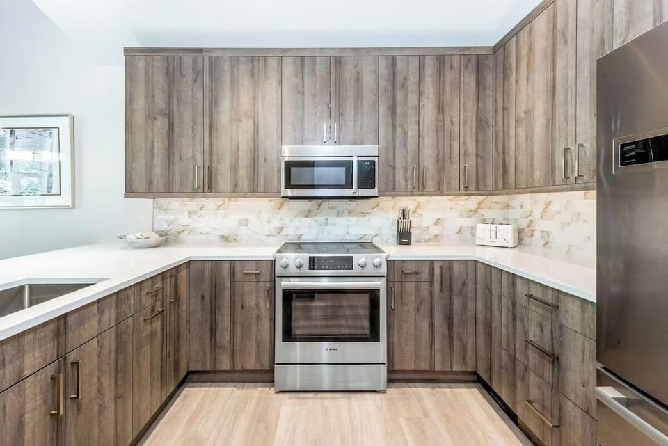 Center Place 3 bedroom kitchen