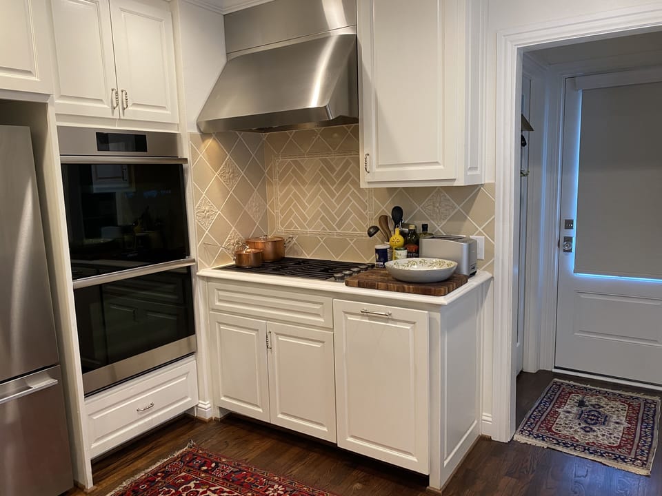 Kitchen with Gas stove