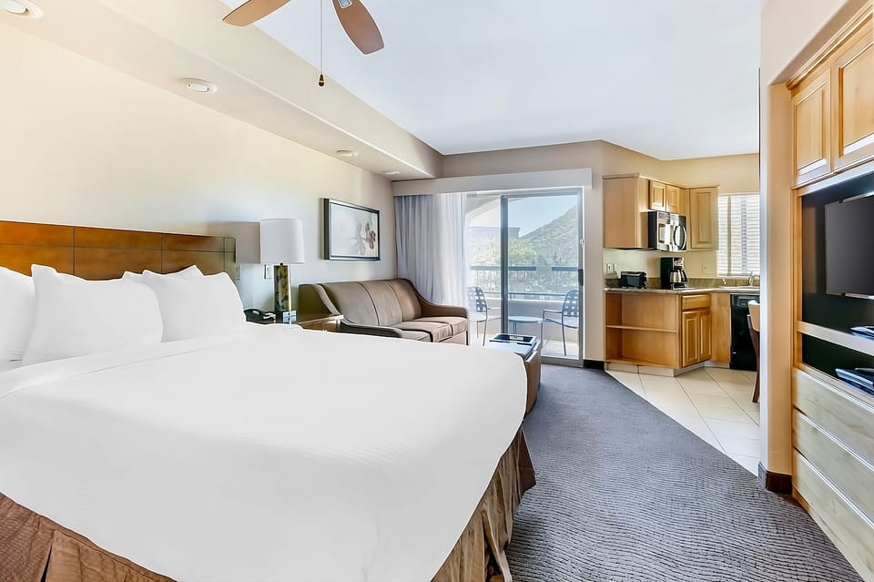Unwind in a bright studio with kitchenette and scenic balcony.