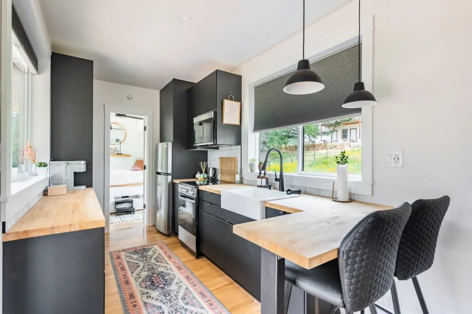 Fully-supplied modern kitchen. 