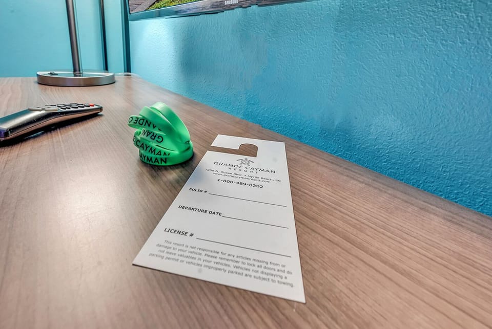 One Parking Pass & Six Pool Bands for you to enjoy your vacation in comfort.