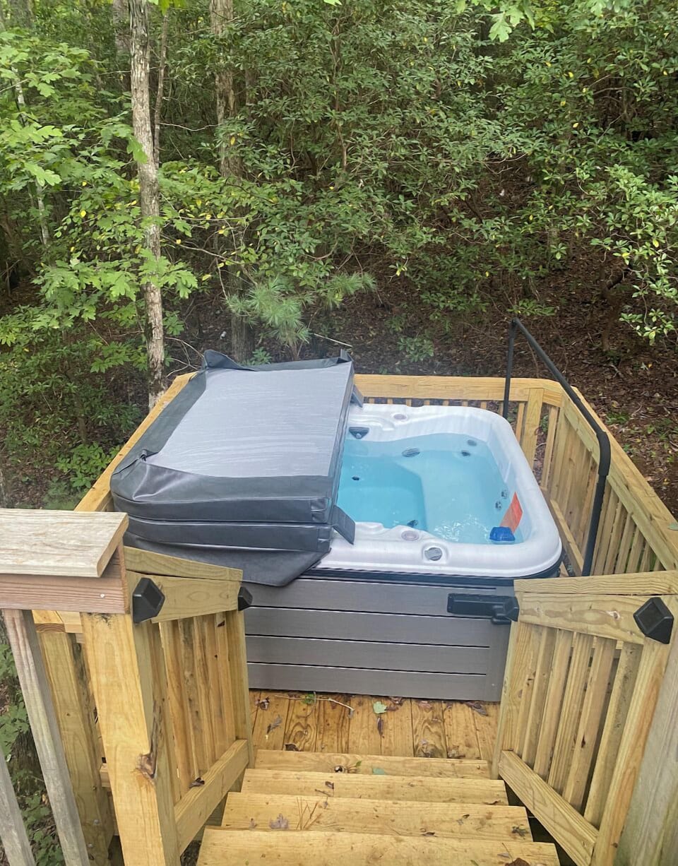 Outdoor spa tub
