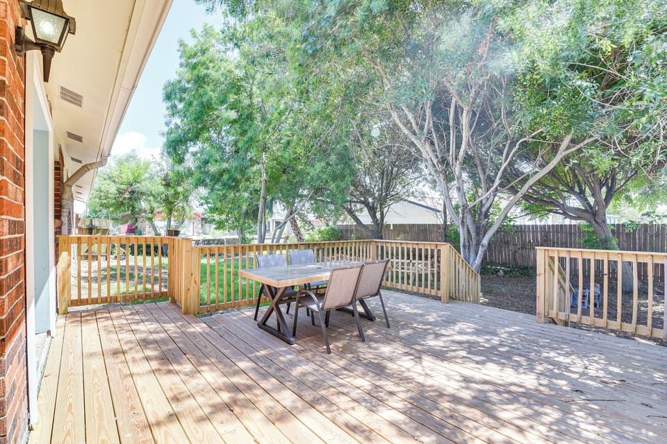 Deck | Outdoor Dining Area