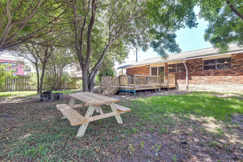 Backyard | Outdoor Dining Areas