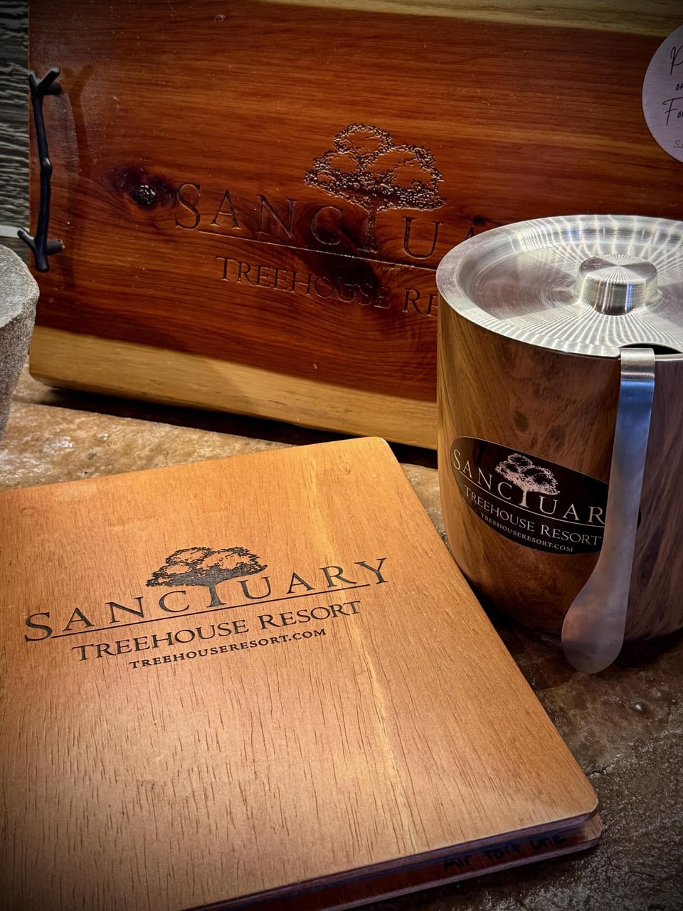 TREEHOUSE BOOK WITH INFORMATION FOR YOUR STAY - CHARCUTERIE BOARD - ICE BUCKET