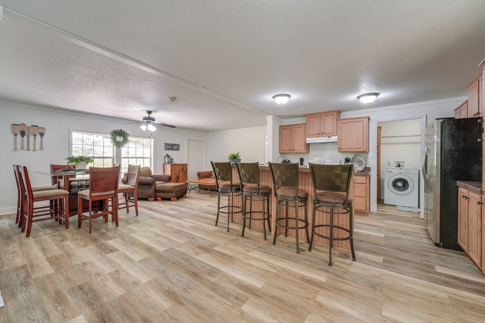 Dining Area | Dishware Provided