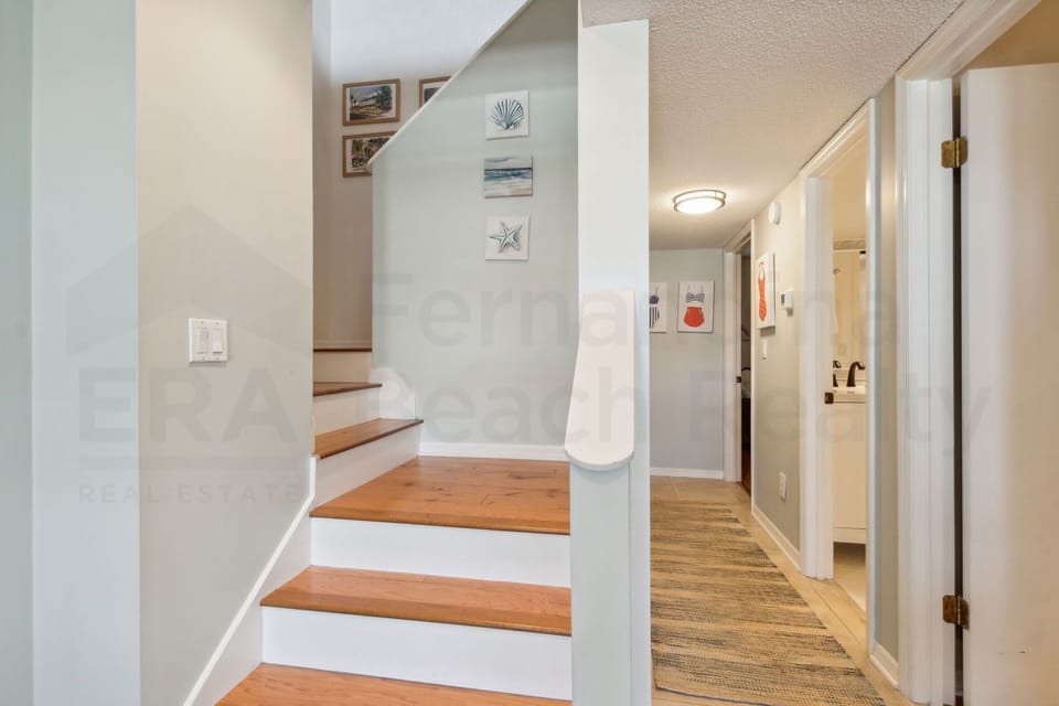 Stairs/Down Stairs Hallway