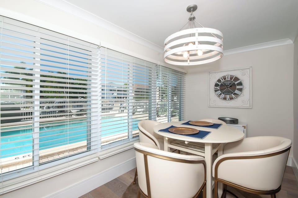 Dinning Room by pool