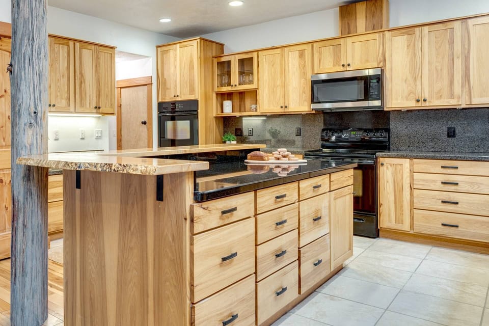 Cook delicious meals for breakfast, lunch, and dinner in this large fully equipped kitchen. Guests can get ingredients from the Mount Hood Fruit Loop!