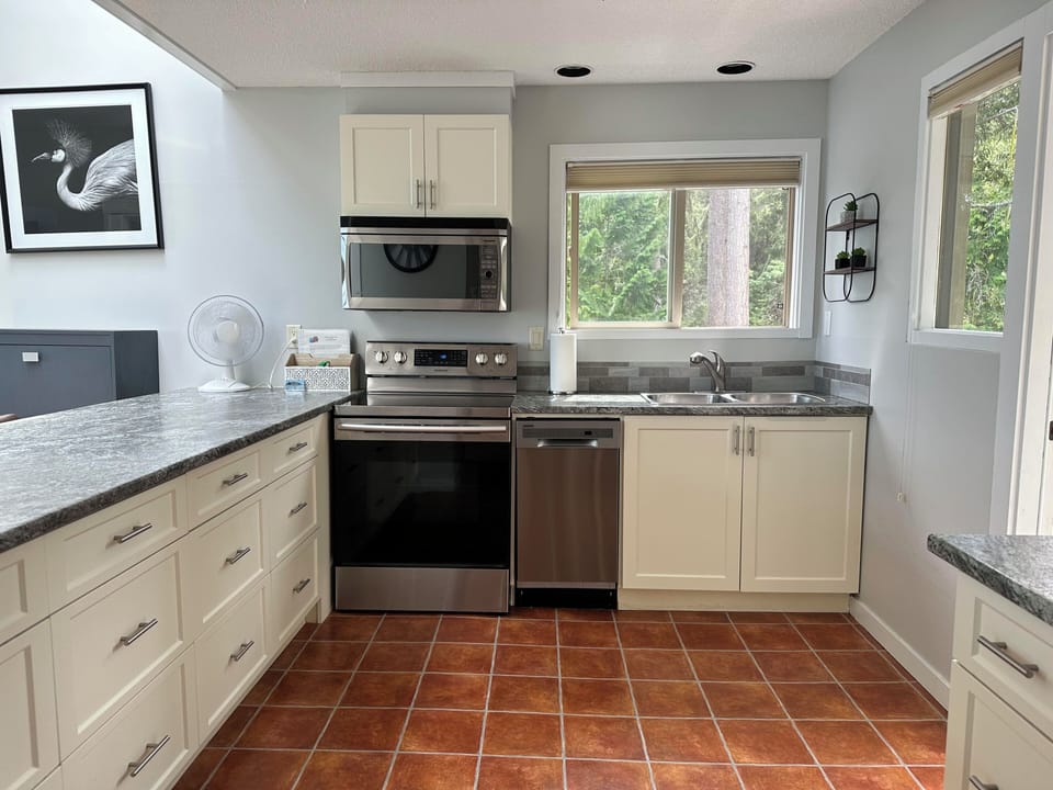 Full sized kitchen