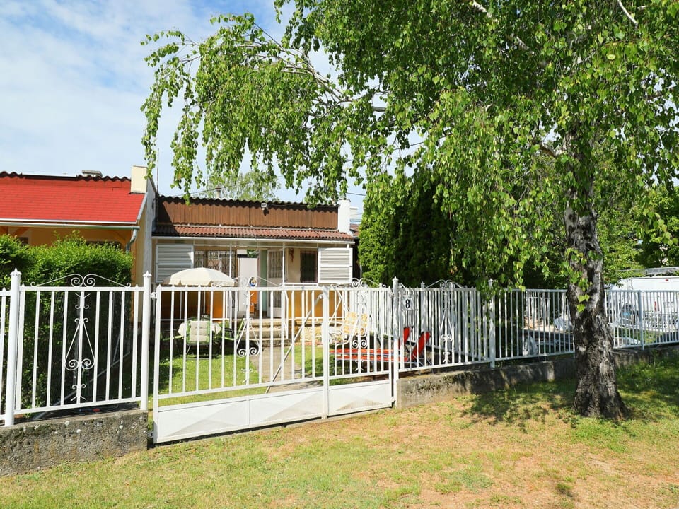 Plant, Sky, Building, Cloud, Tree, House, Land Lot, Fence, Picket Fence, Cottage