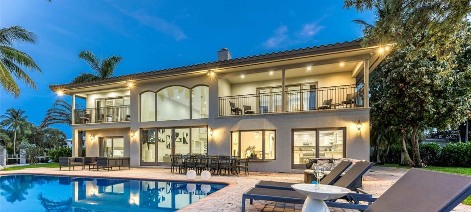 Villa Key- 6 Bedroom / 5.5 Bathroom on a point lot on Sunrise Key. 
Heated Pool 
Paddle Boards
Foosball 