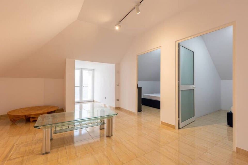 Living room (First floor)