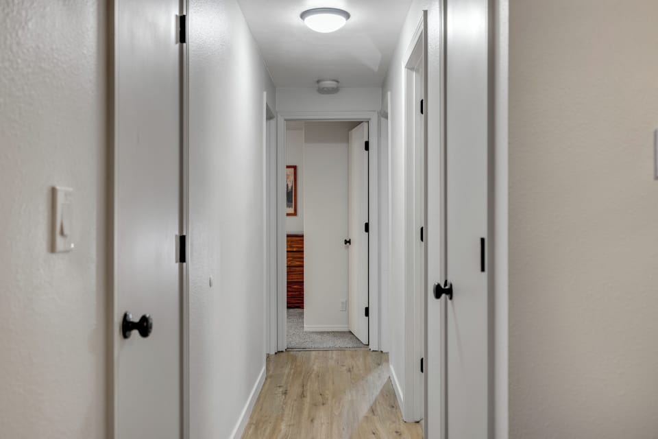 Hallway to bedrooms and bathroom