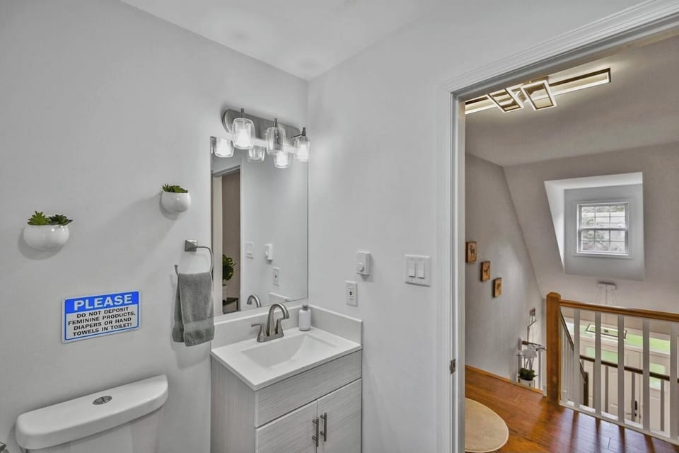 2nd floor bathroom