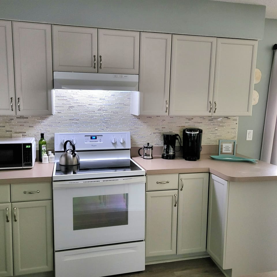 Microwave, Electric cooktop w/oven, 3 coffee options and a tea kettle