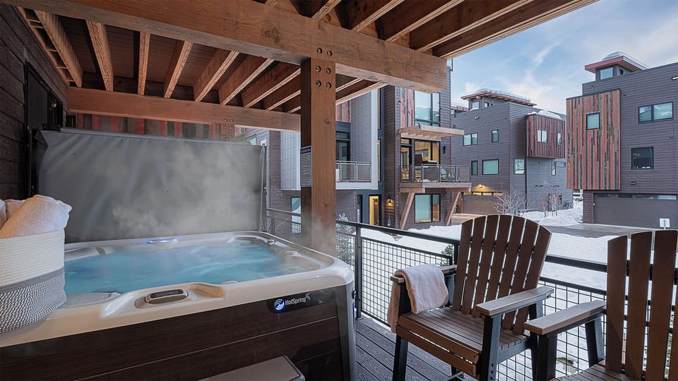 Hot tub, Lower Level Deck - Relaxing hot tub