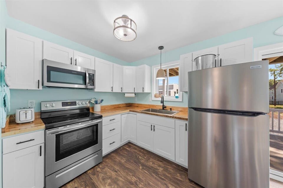 Mealtime will a bay breeze in this Brand New Kitchen.