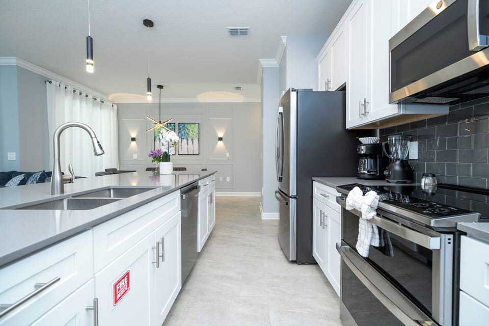 Full kitchen