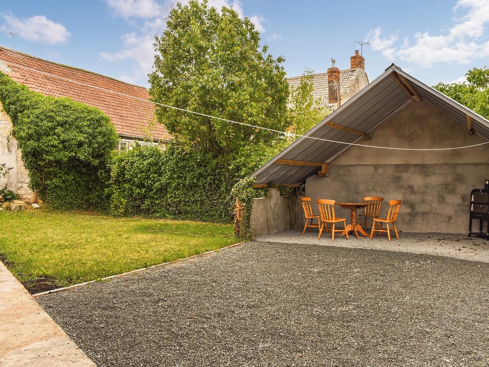 Sitting-out-area | Swift Cottage, Chilton Polden, near Glastonbury