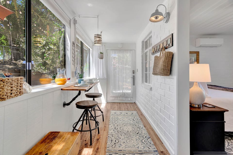 The entry at the Cottage