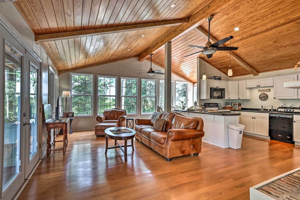 Living Room | 2nd Floor