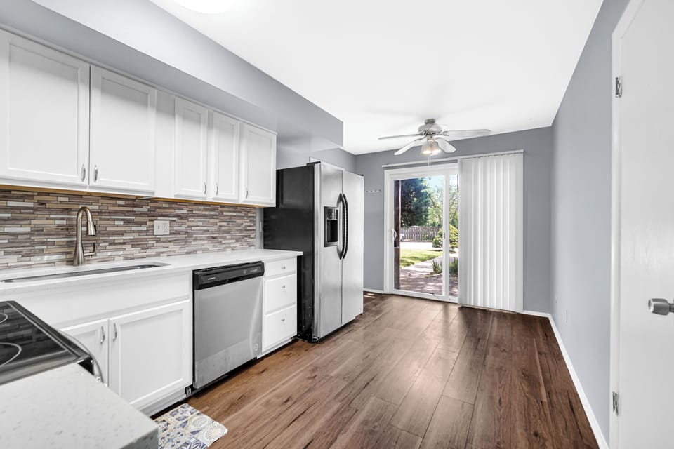 Fully furnished kitchebn with everything you may need! (2)