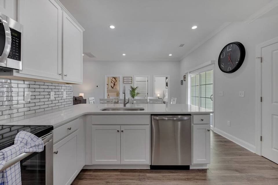 Beautiful and bright fully equipped kitchen with brand new appliances