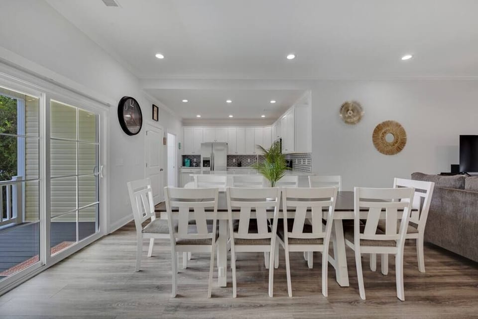 Dining area with seating up to 10 people