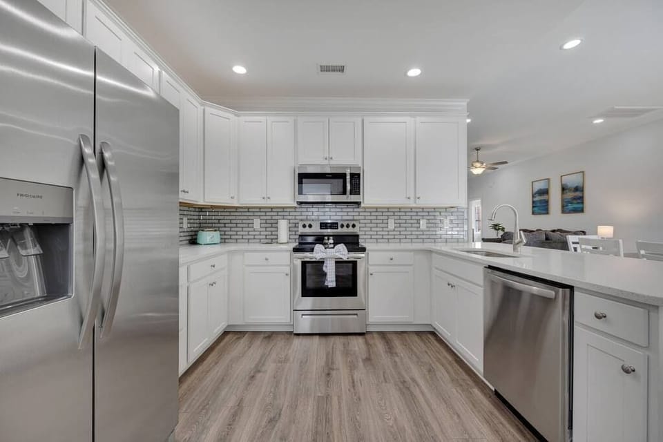 Beautiful and bright fully equipped kitchen with brand new appliances