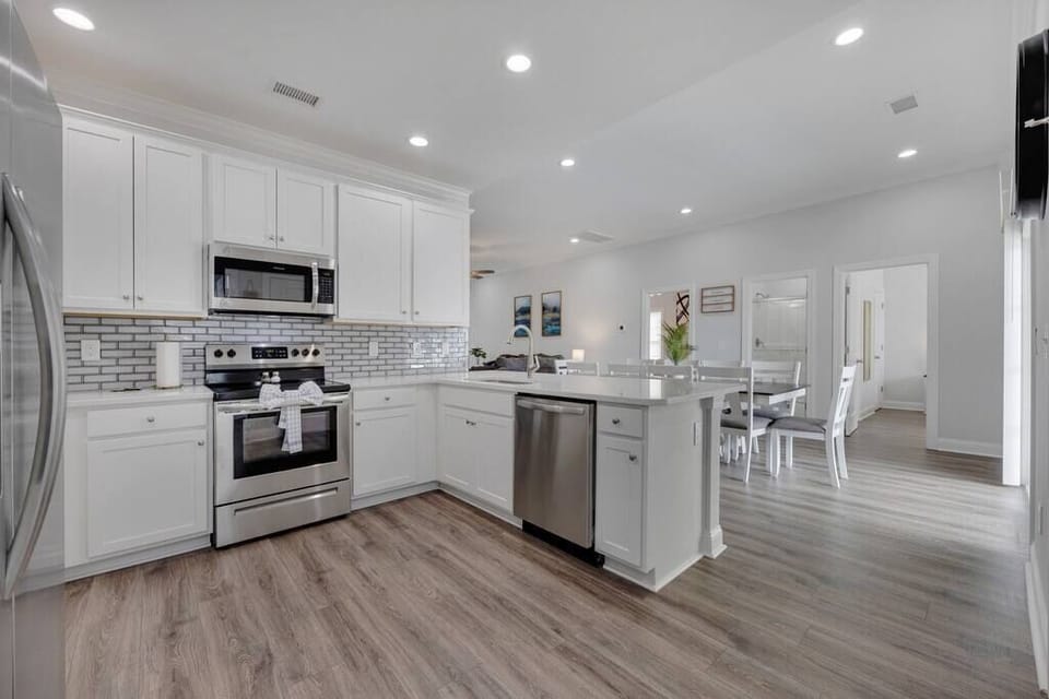 Beautiful and bright fully equipped kitchen with brand new appliances